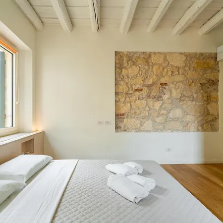 Appartement Dimore Pellicciai, Nel Cuore Del Centro Storico - Domus Vérone