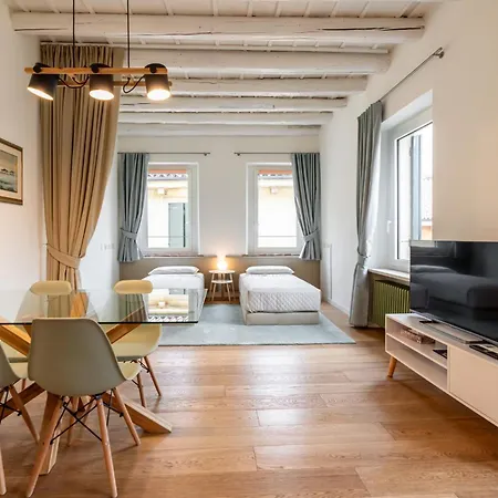 Apartment Dimore Pellicciai, Nel Cuore Del Centro Storico - Domus